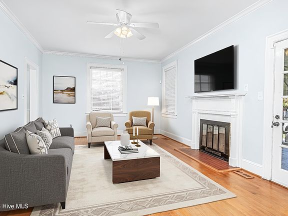 3rd image of 313 S Howard Circle