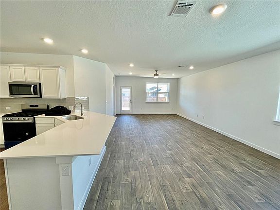 2nd image of 3025 Egan Dr