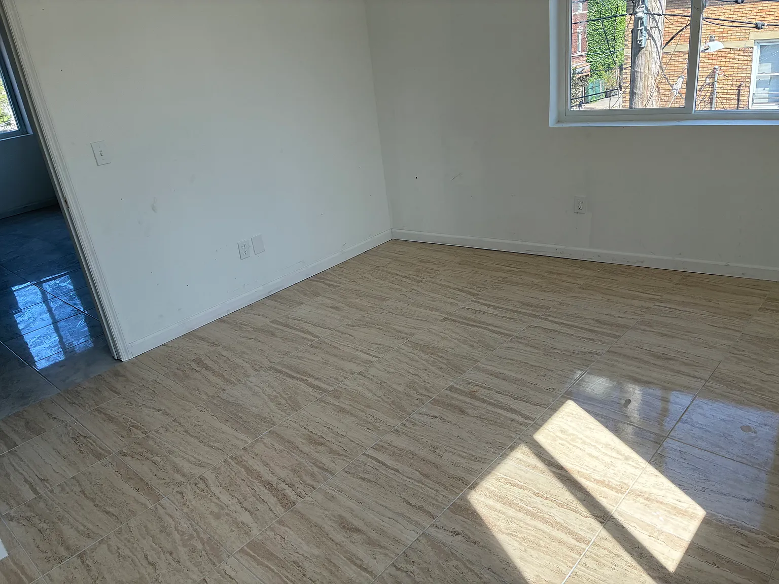 2 bed, 1000 sqft, $2,700 — Photo 4