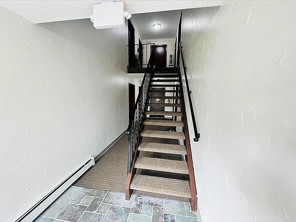 3rd image of 952 Westbrooke Way APT 8