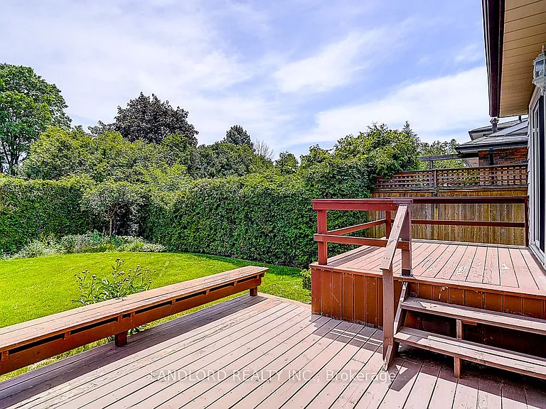 2294 Wyandotte Dr — Photo 45