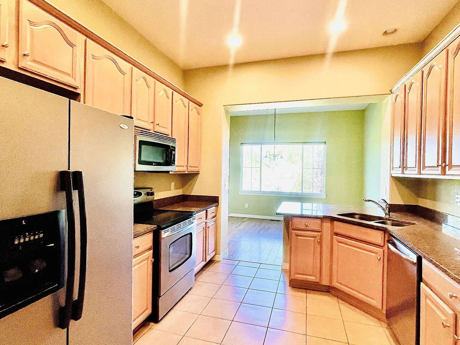 3 bed, 3208 sqft, $3,600 — Photo 4
