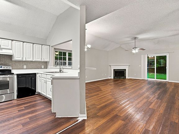 4th image of 2283 Joann Dr