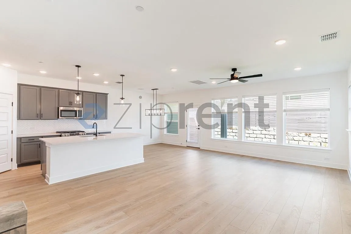 3 bed, 2.5 bath, 1950 sqft, $2,750 — Photo 1