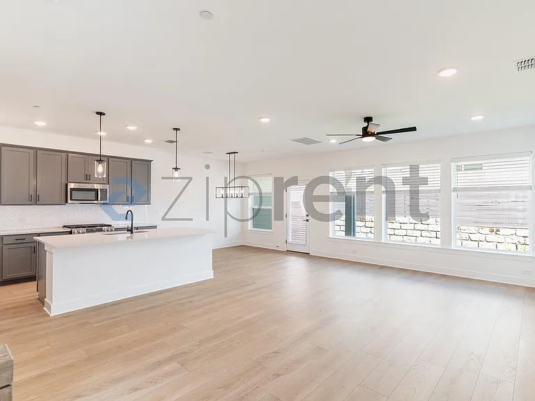 1016 Brickell Loop #B — Photo 1