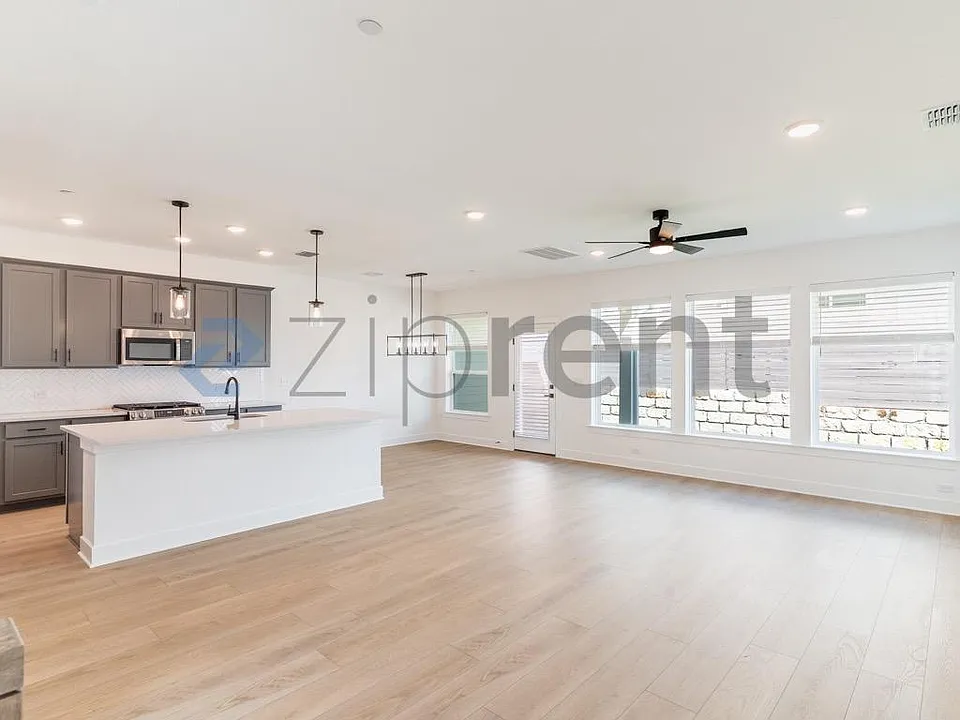 1016 Brickell Loop #B
