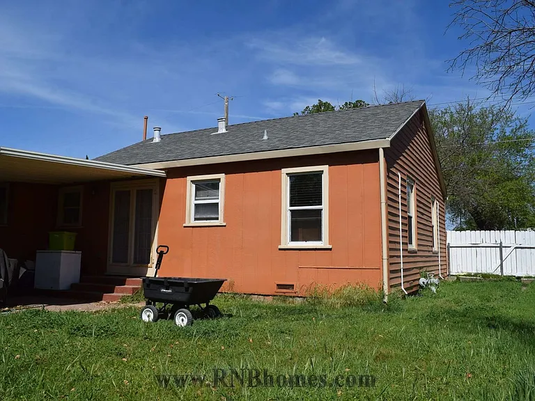 440 Lampasas Ave — Photo 12