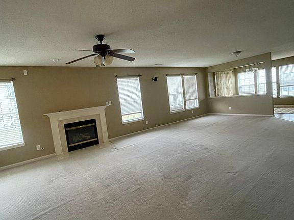3rd image of 12295 Sagamore Woods Dr