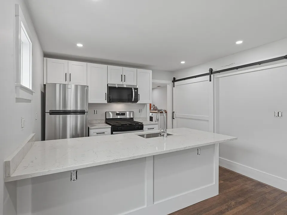 18 Ronan St #2