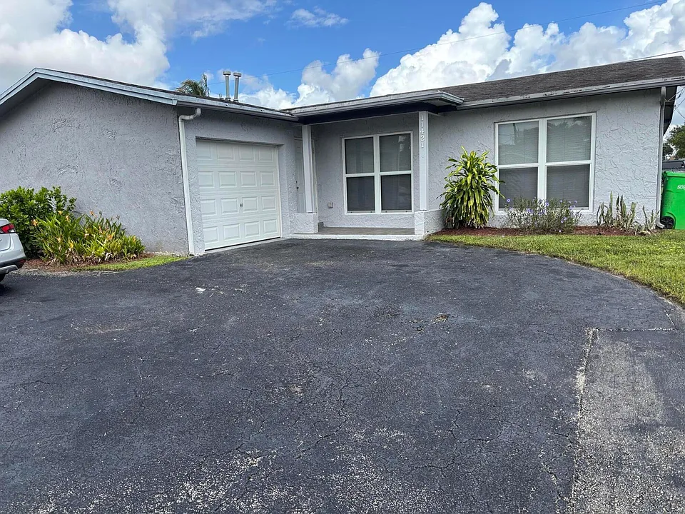 11421 NW 39th Pl