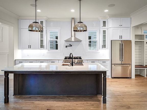 4th image of 2705 Hawthorne Pl