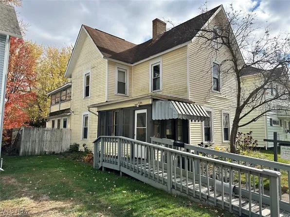 135 5th St SW, New Philadelphia, OH 44663