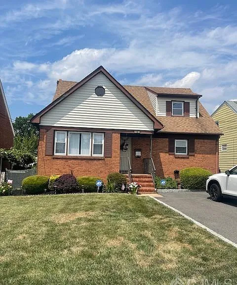 1160 Roosevelt Ave — Photo 1