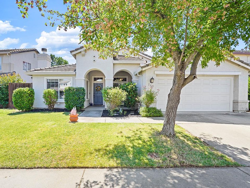 1st image of 745 Arabesque Cir