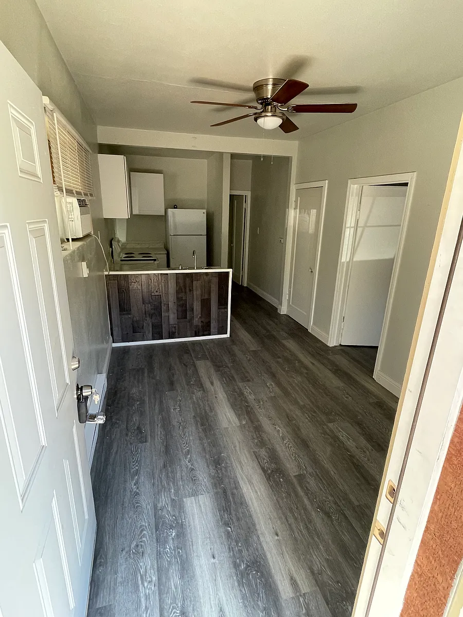Building Photo - 6834 Dunsmuir Ave #1