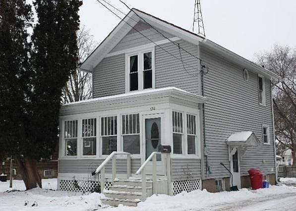 1st image of 828 Silver Lake St