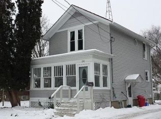 828 Silver Lake St, Oconomowoc, WI 53066