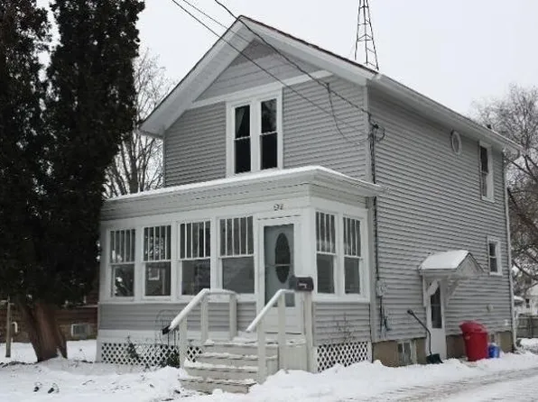 828 Silver Lake St, Oconomowoc, WI 53066