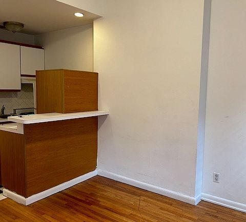 3rd image of 358 E 51st St #2B