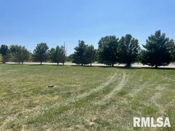 5 Eastland Ct, Carlinville, IL 62626
