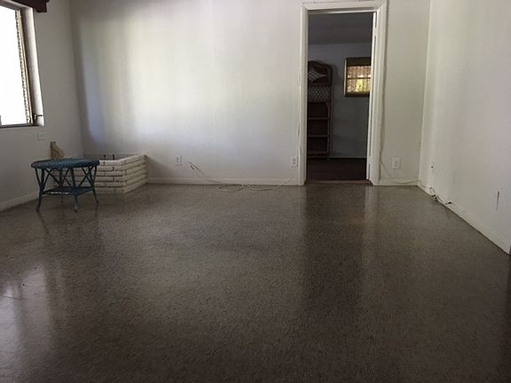 4th image of 658 Manor Dr APT 8