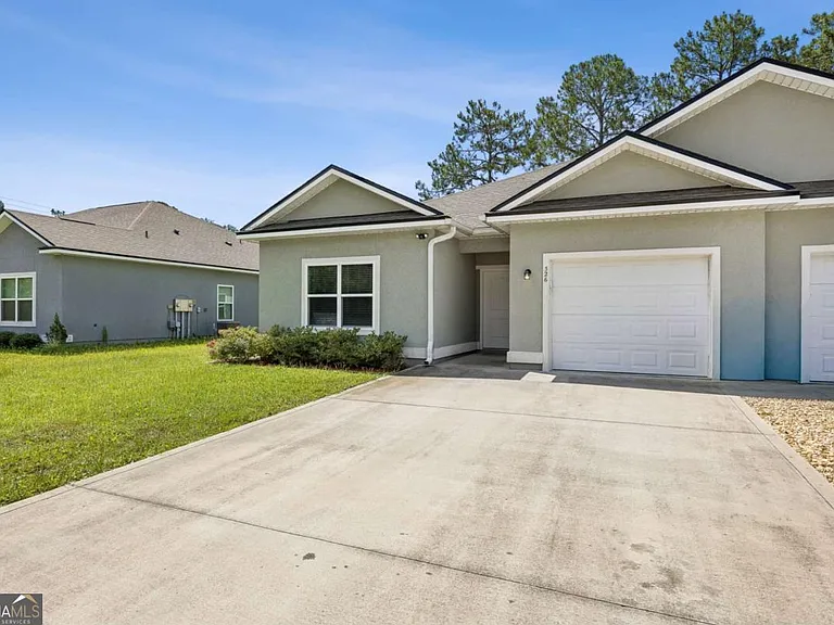 326 Gary Cir — Photo 3