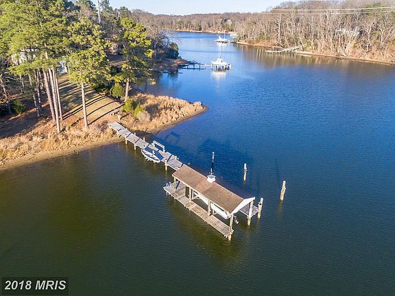 100 ft dock, covered slip w/8000 lb lift