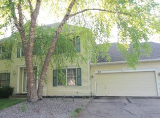 817 Lake Susan Hills Dr, Chanhassen, MN 55317