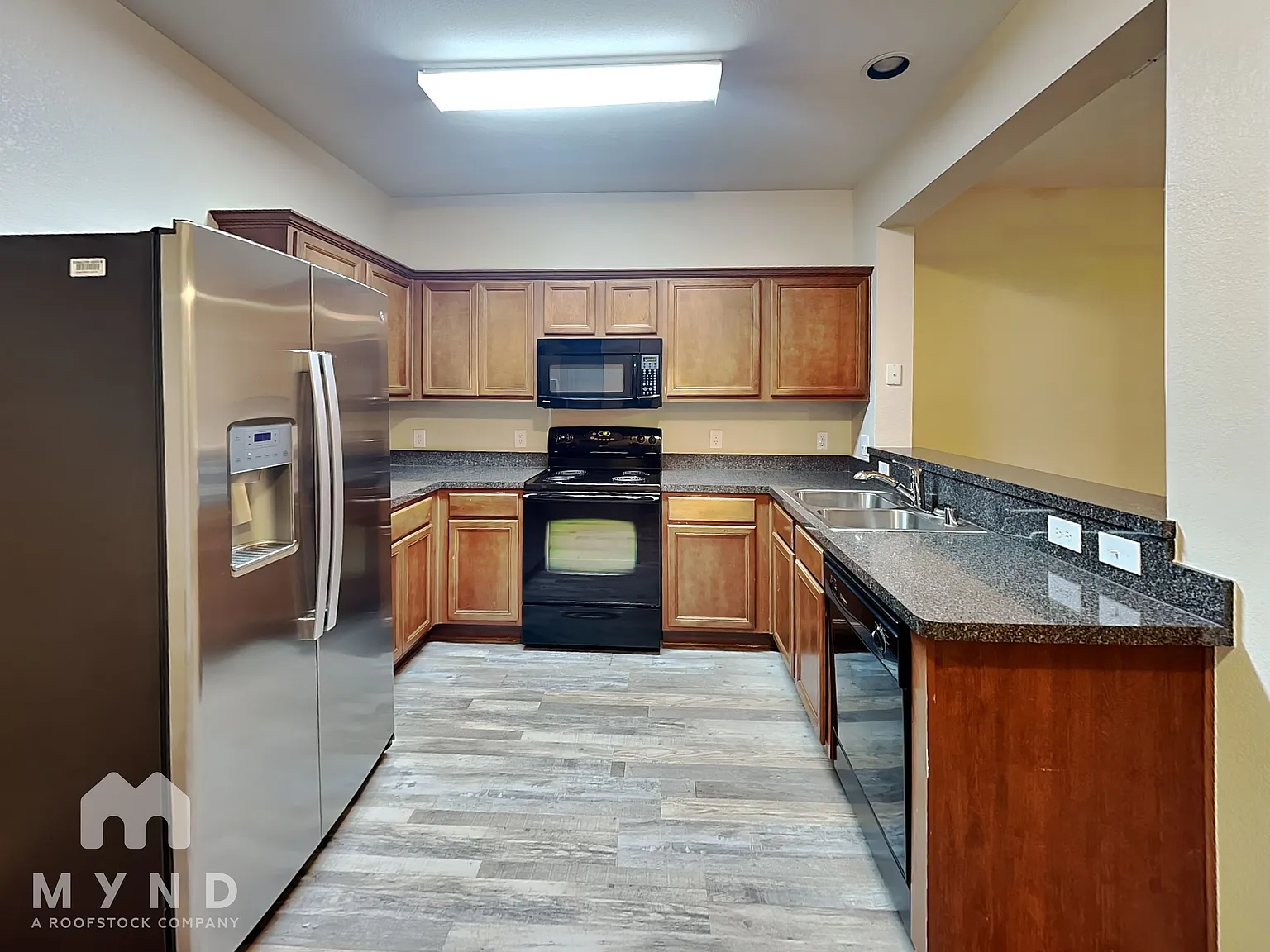 3 bed, 2.5 bath, 1497 sqft, $1,975 — Photo 2
