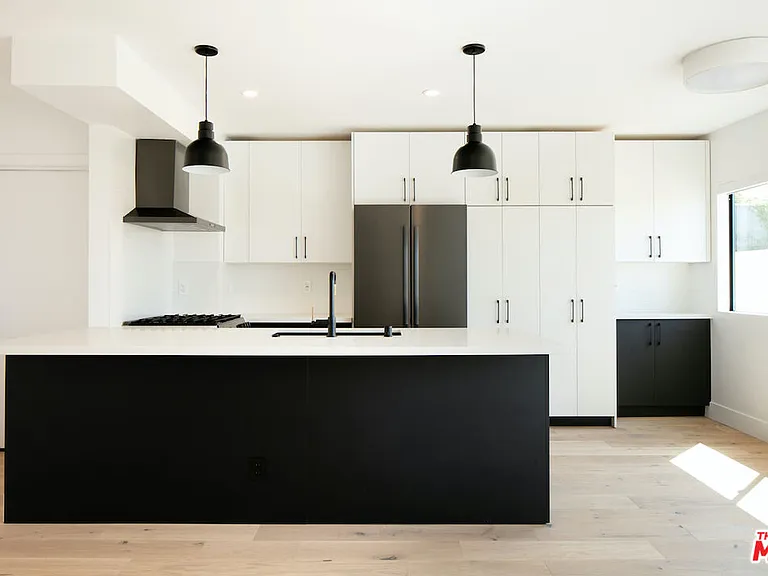 2811 3rd St #8 — Photo 3