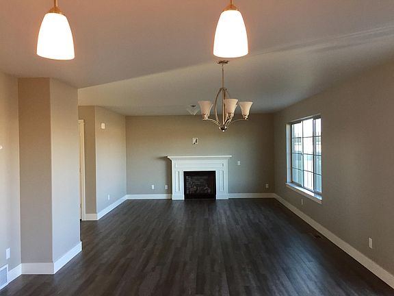 3rd image of 5619 Mountain Front Ave