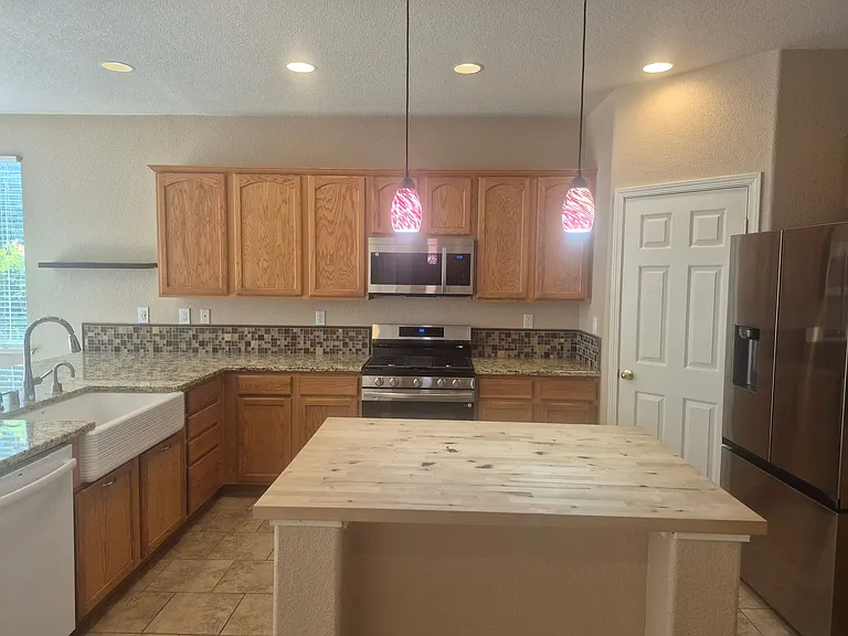 5040 Kankakee Dr — Photo 7