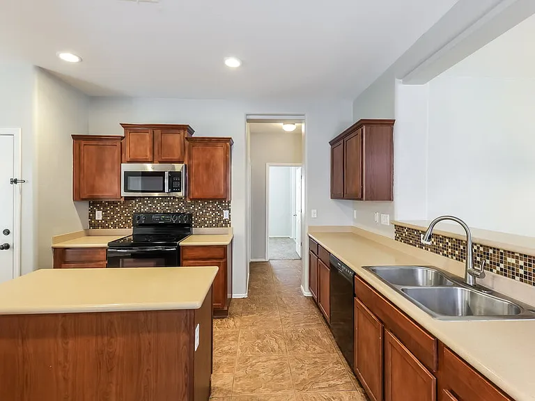 5438 W Pollack St — Photo 9