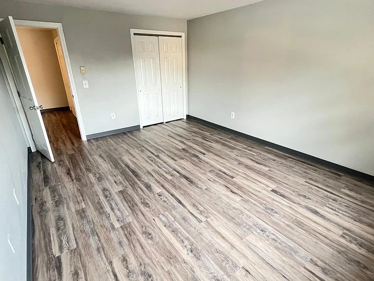 12 E Side Dr #12 — Photo 9