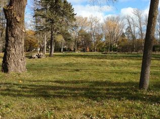 8120 N Gray Log Ln, Fox Point, WI 53217