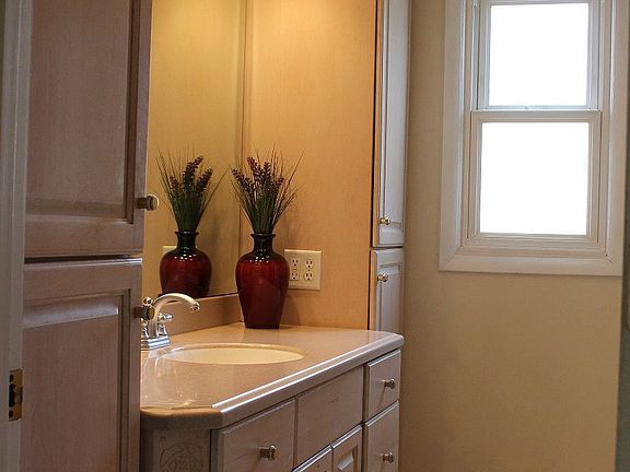 Upstairs Full Bath