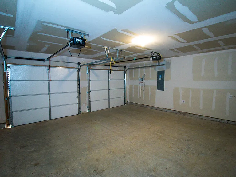 3320 Kingsdown Dr — Photo 10