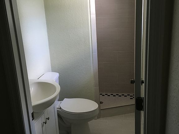 3rd image of 115 Meadowlark Dr