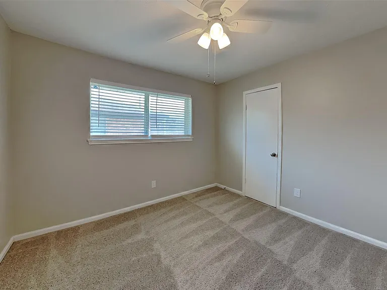 1920 Crooked Creek Ln — Photo 17