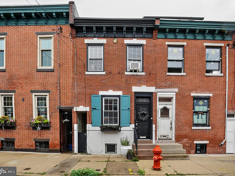 1123 E Eyre St — Photo 25