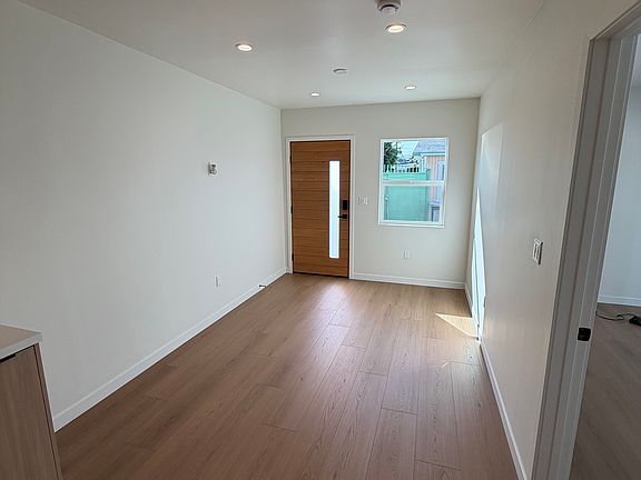3rd image of 8510 Mammoth Ave