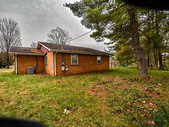 3rd image of 1601 Henrietta Ave