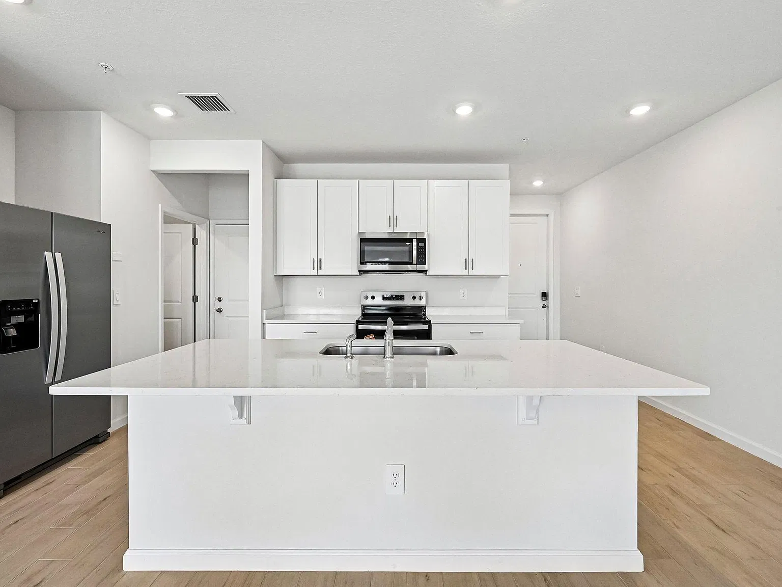 3 bed, 2.5 bath, 1808 sqft, $2,600 — Photo 4