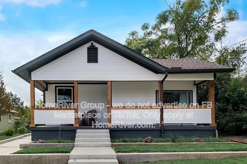 4 bed, 3.0 bath, 1920 sqft, $2,475 — Photo 2