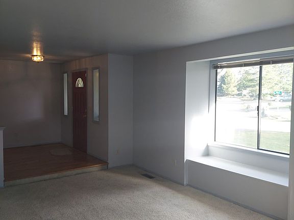 5th image of 13412 14th Ave S