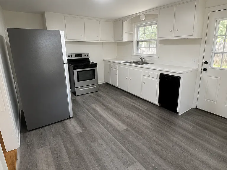 93 E Main St #93 — Photo 4