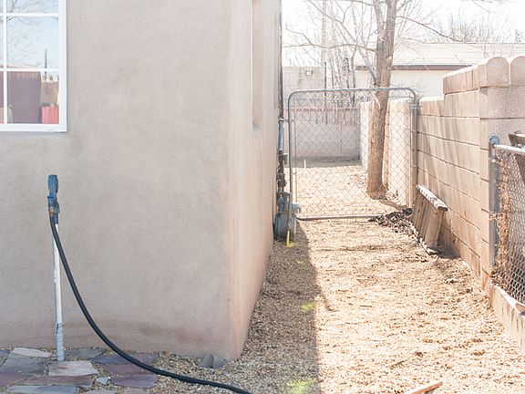 4th image of 916 Palo Duro Ave NW
