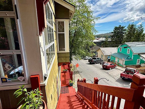 4th image of 440 Bawden St