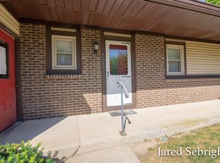 7527 Pinegrove Dr, Jenison, MI