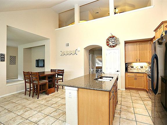 5th image of 611 Arbor Glen Ct